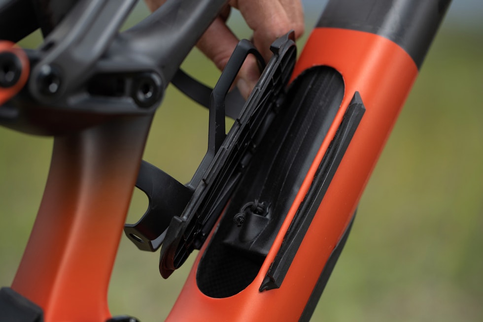STØRRE: SWAT-kammeret er nå forstørret for å gi plass til en egen vannblære. Specialized Stumpjumper EVO 2021