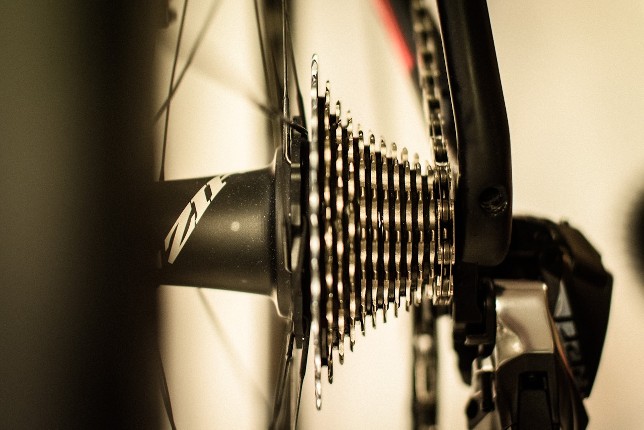 FRA 11 til 12: Jo flere gir jo bedre? Slik SRAM har løst det, ja. Det minste tannhjulet har nå bare ti tenner. FRA 11 til 12: Jo flere gir jo bedre? Slik SRAM har løst det, ja. Det minste tannhjulet har nå bare ti tenner.