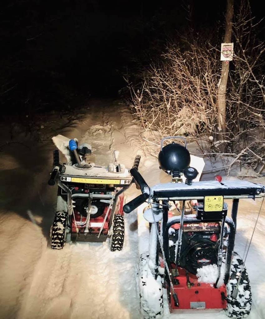 Løypestikking er seriøse saker: I tillegg til grovprepp ble det brukt fire snøfresere og en løvblåser for å sikre prima forhold for deltakerne. Foto: Modum Challenge Løypestikking er seriøse saker: I tillegg til grovprepp ble det brukt fire snøfresere og en løvblåser for å sikre prima forhold for deltakerne. Foto: Modum Challenge