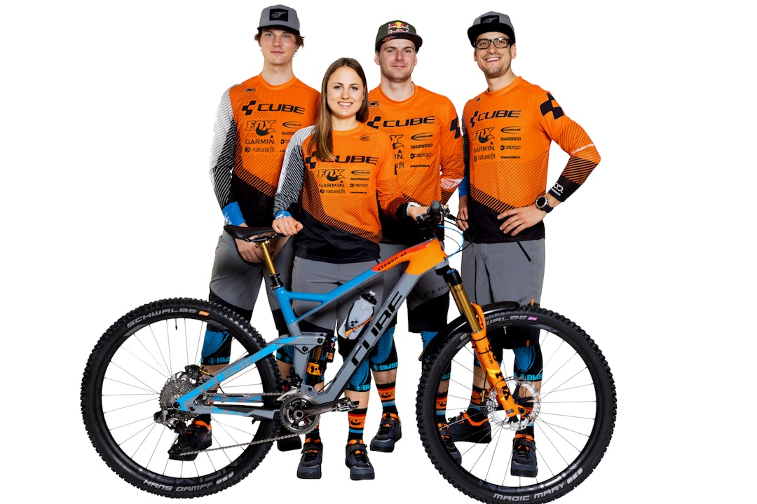Zakarias Blom Johansen, Greg Callaghan, Gusti Wildhaber og Sofia Wiedenroth utgjør årets profflag. Foto: Cube Action Team Zakarias Blom Johansen, Greg Callaghan, Gusti Wildhaber og Sofia Wiedenroth utgjør årets profflag. Foto: Cube Action Team