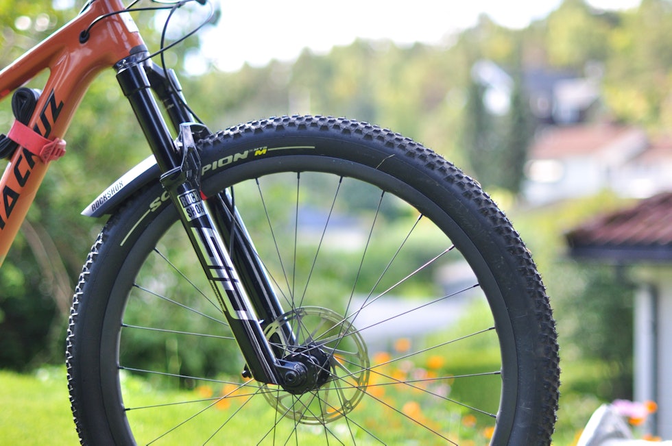 NY SID: SID i stiversjon har 35 mm innerbein og skal gi 120 mm vandring. Den kan leveres med styremontert lås. Foto: Øyvind Aas RockShox SID 120
