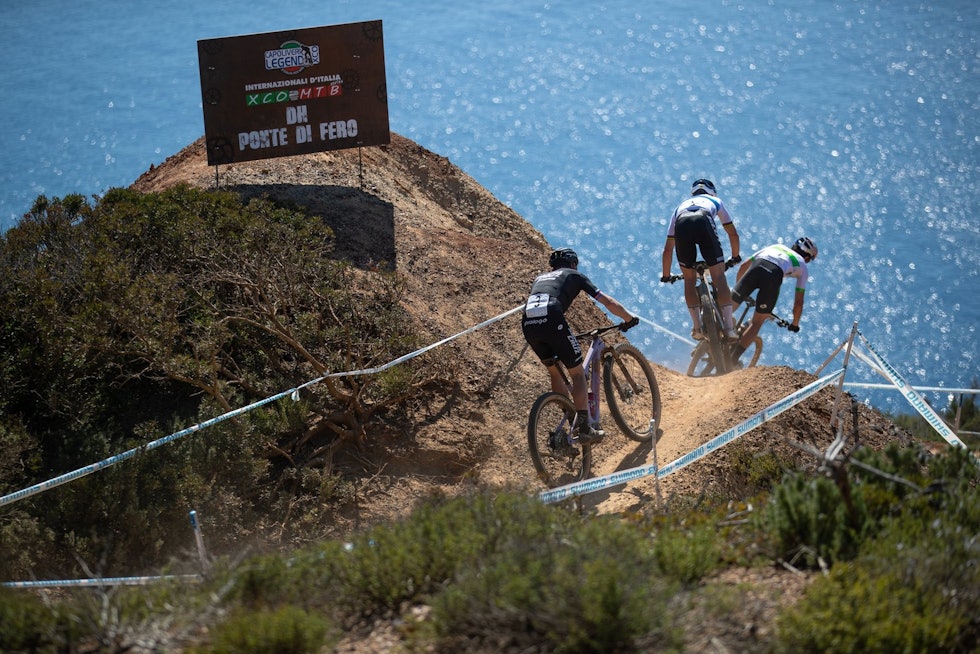 TETTRIO: Maxime Marotte, Nino Schurter og Henrique Avancini fulgte hverandre i hele rittet på Elba. Tettrio Marotte, Schurter, Avancini