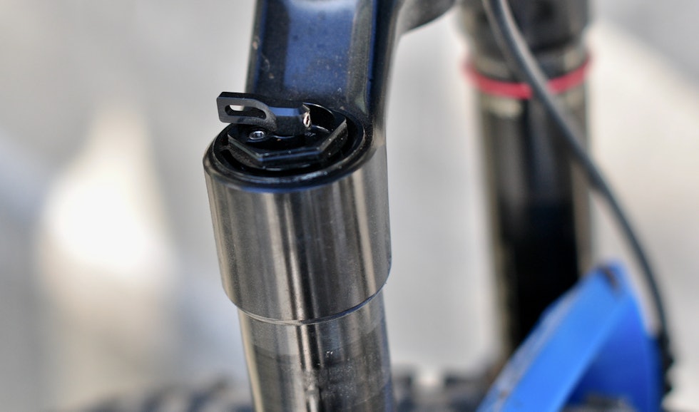KRONELÅS: Eller med en gripevillig alu-spak på toppen av høyrebeinet. RockShox SID 120