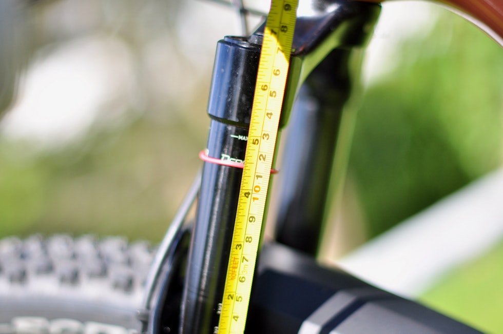 IKKE HELT I BUNN: Vi klarte ikke å trykke gaffelen helt opp til streken for Max vandring. RockShox SID 120