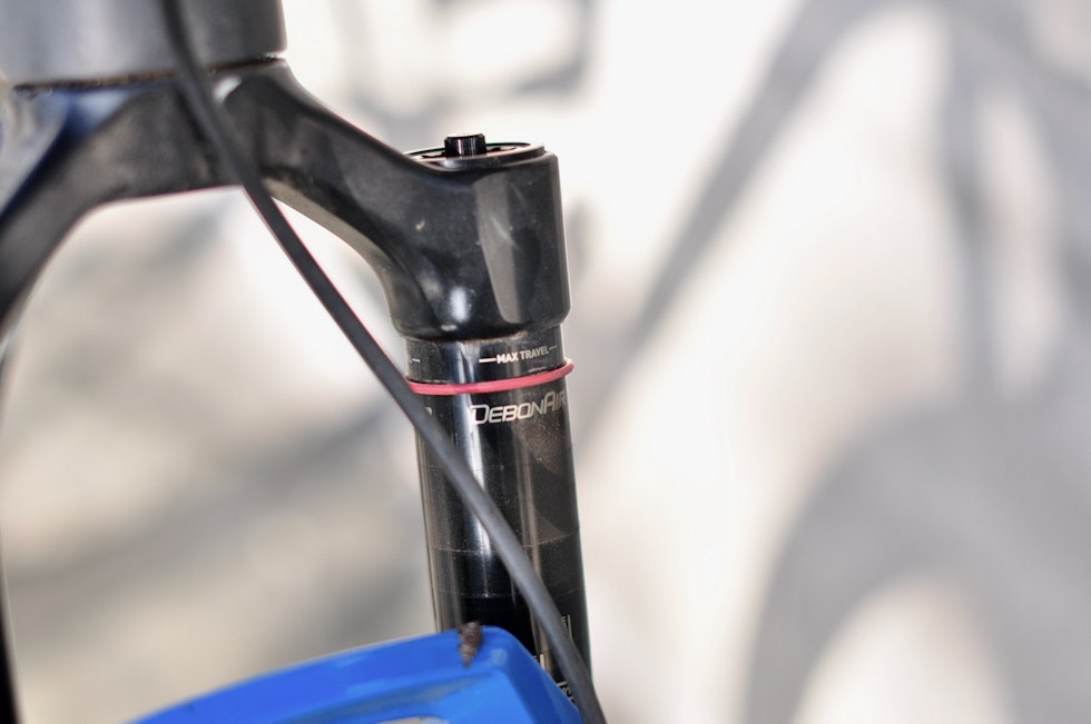 NESTEN ALT: Med litt lavere trykk i gaffelen enn ønskelig kom vi nesten helt opp til maks-streken, men det manglet fortsatt et par millimeter. RockShox SID 120