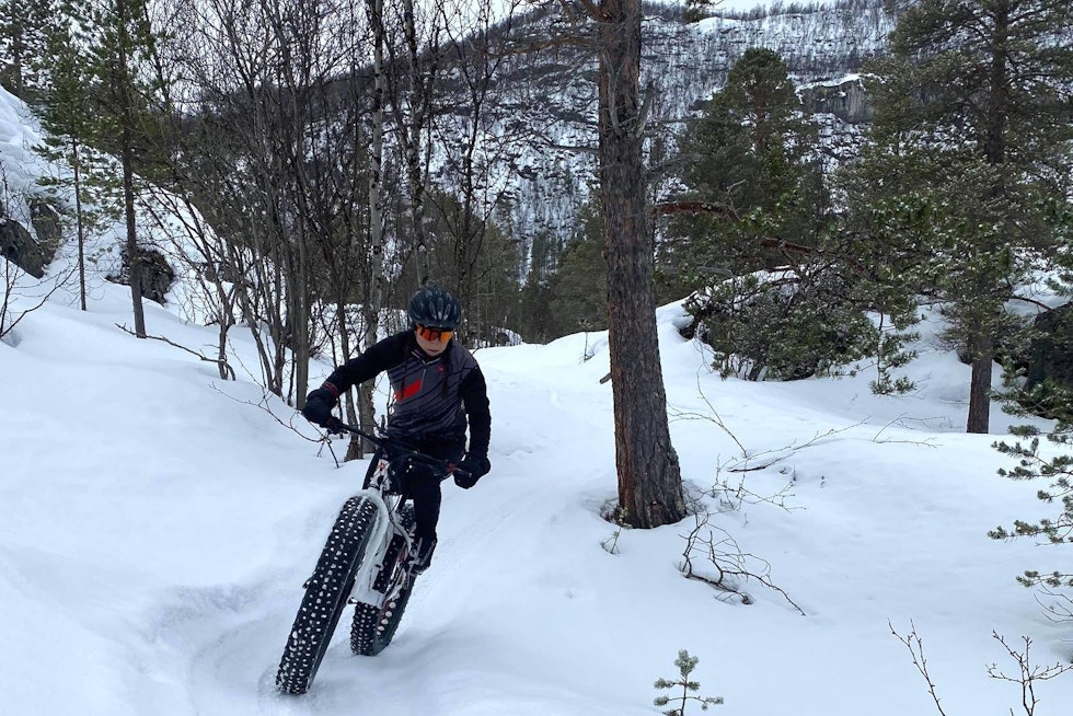 KANONFORHOLD: Med minusgrader om natta og litt nysnø var det kremforhold for fatbike i Gruvevannsrunden i Alta på søndag morgen. Foto: Ivan Severinsen Gruvevannsrunden Alta Fatbike