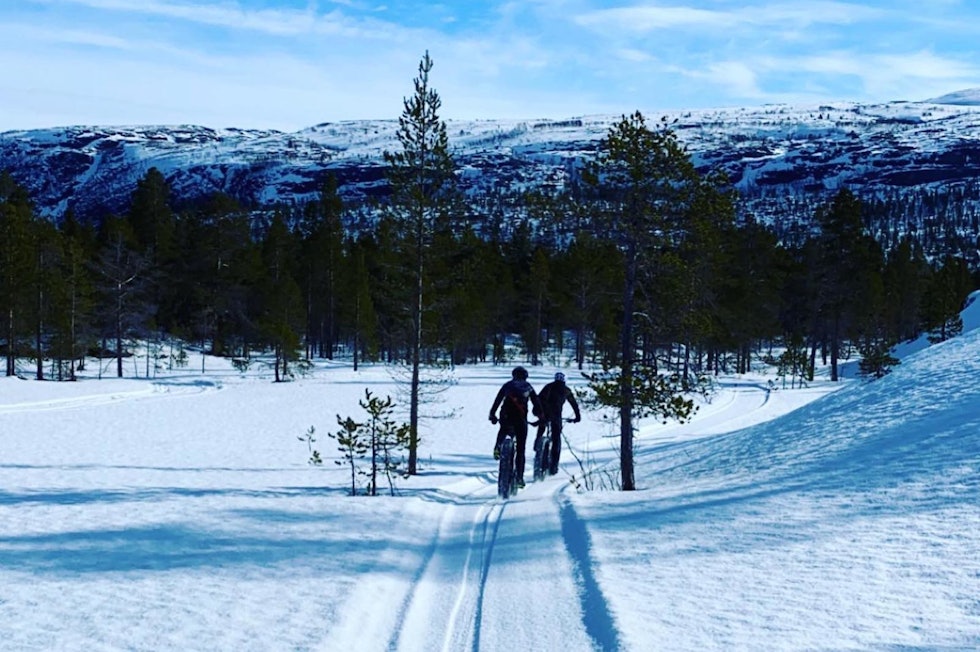 NIL-RUNDEN: Påskeaften feiret Ivan Severinsen på fatbike i NIL-runden i Alta, sammen med Astrid Hofstad og Stian Kjellmann Larsen NIL-runden Alta fatbike