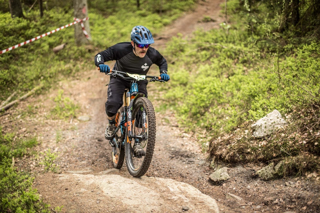 Roy Ripe i oppoverkneik. Roy Ripe i oppoverkneik.