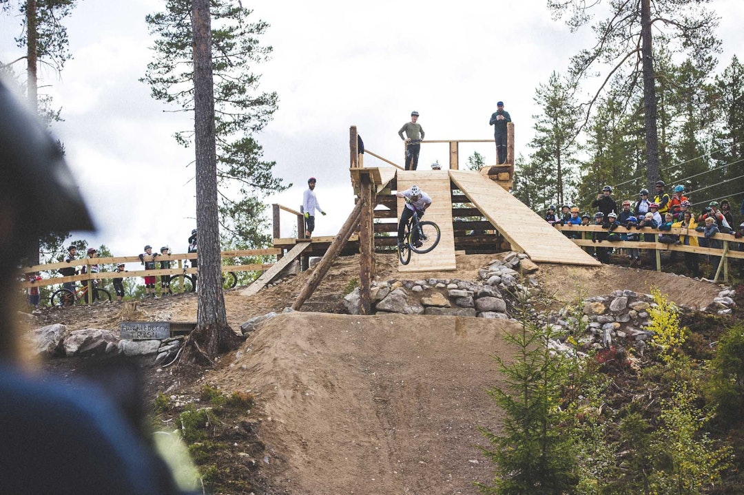 HØYE SVEV: Det ble action i Gullia da Brage Vestavik og kompisene testet den nye løypa B-Rage. Foto: Kristoffer H. Kippernes brage vestavik b-rage