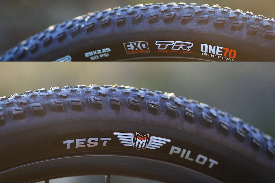 TESTPILOT: Petter er testpilot for dekkprodusenten Maxxis. Under rittet brukte han andre dekk enn det som er avbildet her. – Byttet ut Rekon Race med Forekaster. Første gang på Forekaster, og det var virkelig bra. Til forskjell fra smale og rendyrkede gjørmedekk er Forkaster mer likt et stidekk i mønsteret, samtidig som det er åpent nok til å ikke bli fullt av gjørme. Første halvdel av løypa i klin på jorder, kjentes bra ut. Men da vi kom inn på sti siste halvdel, satt det supert på røtter og ga en veldig god kjørefølelse, forteller Petter.