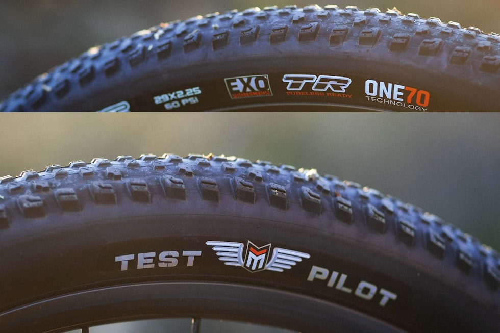 TESTPILOT: Petter er testpilot for dekkprodusenten Maxxis. Under rittet brukte han andre dekk enn det som er avbildet her. – Byttet ut Rekon Race med Forekaster. Første gang på Forekaster, og det var virkelig bra. Til forskjell fra smale og rendyrkede gjørmedekk er Forkaster mer likt et stidekk i mønsteret, samtidig som det er åpent nok til å ikke bli fullt av gjørme. Første halvdel av løypa i klin på jorder, kjentes bra ut. Men da vi kom inn på sti siste halvdel, satt det supert på røtter og ga en veldig god kjørefølelse, forteller Petter. TESTPILOT: Petter er testpilot for dekkprodusenten Maxxis. Under rittet brukte han andre dekk enn det som er avbildet her. – Byttet ut Rekon Race med Forekaster. Første gang på Forekaster, og det var virkelig bra. Til forskjell fra smale og rendyrkede gjørmedekk er Forkaster mer likt et stidekk i mønsteret, samtidig som det er åpent nok til å ikke bli fullt av gjørme. Første halvdel av løypa i klin på jorder, kjentes bra ut. Men da vi kom inn på sti siste halvdel, satt det supert på røtter og ga en veldig god kjørefølelse, forteller Petter.