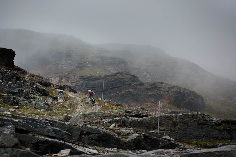 EVIG UTFOR Fra Låktatjåkko Fjällstasjon er det sammenhengende utforsti helt ned til Björkliden. Per-Eivind Syvertsen trenger bare å sikte, og slippe på. Riksgransen-Narvik-stisykling-5