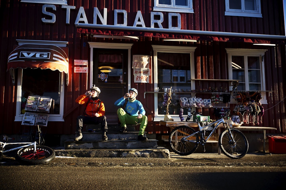 STANDARD: Skal det være en Cola? Foto: Kristoffer H. Kippernes sykling røros