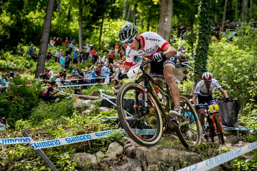 TOPP SESONG: Nino fikk sin etterlengtede OL-seier i 2016. Her er han fotografert under et verdenscupritt i Albstadt. Foto: Scott/Jochen Haar. Nino-Schurter-4