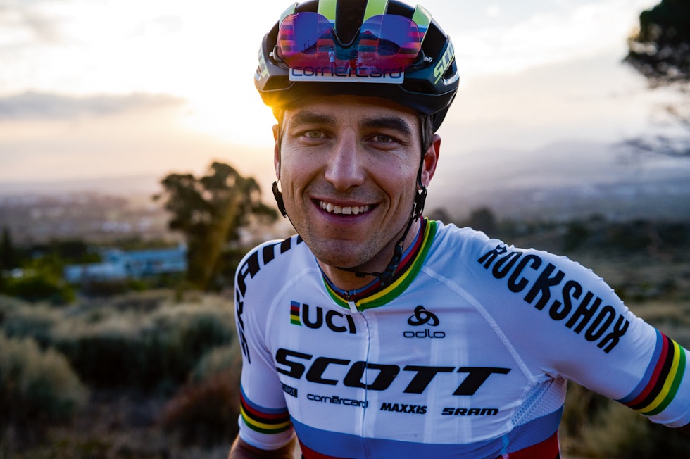 NEDPÅ: Nino Schurter har få nykker og er bevisst sitt ansvar som en ambassadør for terrengsykkelsporten. Han tar seg god tid til fans og er blid og tilgjengelig på ritt. Nino-Schurter-6