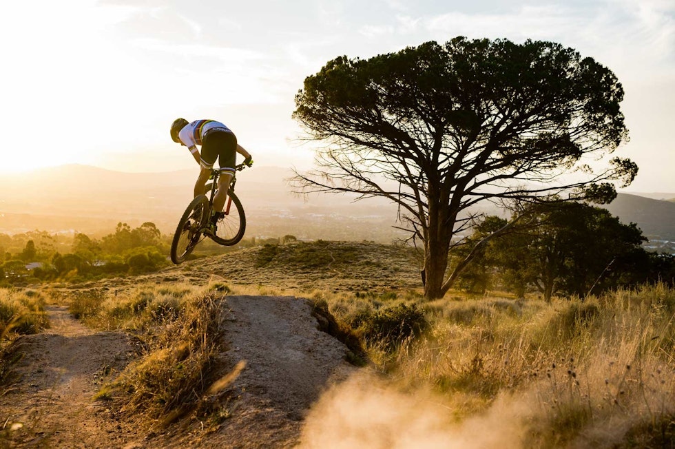 FINE STIER: Schurter har i mange år tilbragt deler av vinteren i Sør-Afrika. Der er terrengsykkelmulighetene gode hele vinteren. Nino-Schurter-8