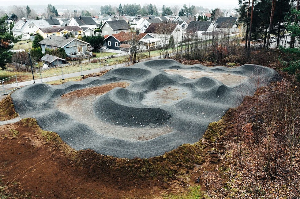 Den nye pumptracken i Skien skal innvies med egen pumptrack konkurranse under Telemark Enduro til helga. Foto: John-André Moldestad Den nye pumptracken i Skien skal innvies med egen pumptrack konkurranse under Telemark Enduro til helga. Foto: John-André Moldestad