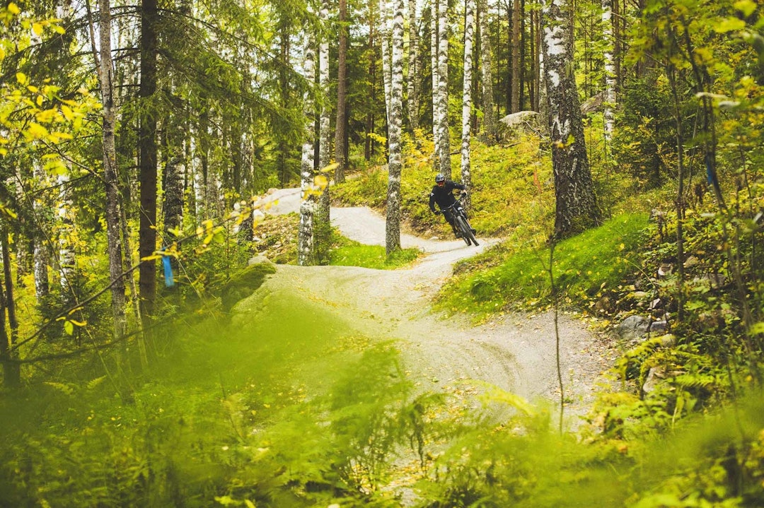 FIN STI: Den nye Storetoppstien gir deg mye sentrumsnær moro på sykkel i Nesbyen. Foto: Kristoffer H. Kippernes storetoppstien flytsti nesbyen tips