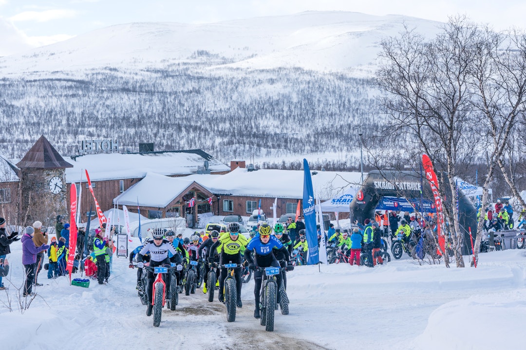 Skaidi Fatbike blir NM også i 2020. Her fra starten under NM 2019. Foto: Rino Engdal Skaidi Fatbike blir NM 2020