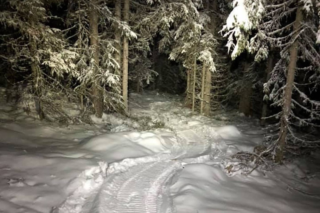 Tirsdag kveld ble det kjørt opp løyper i området rundt Abbortjernet, der fatbikemiljøet i Lillahemmer har fått løyve til å preppe med skuter. Foto: Tom Ruud Tirsdag kveld ble det kjørt opp løyper i området rundt Abbortjernet, der fatbikemiljøet i Lillahemmer har fått løyve til å preppe med skuter. Foto: Tom Ruud