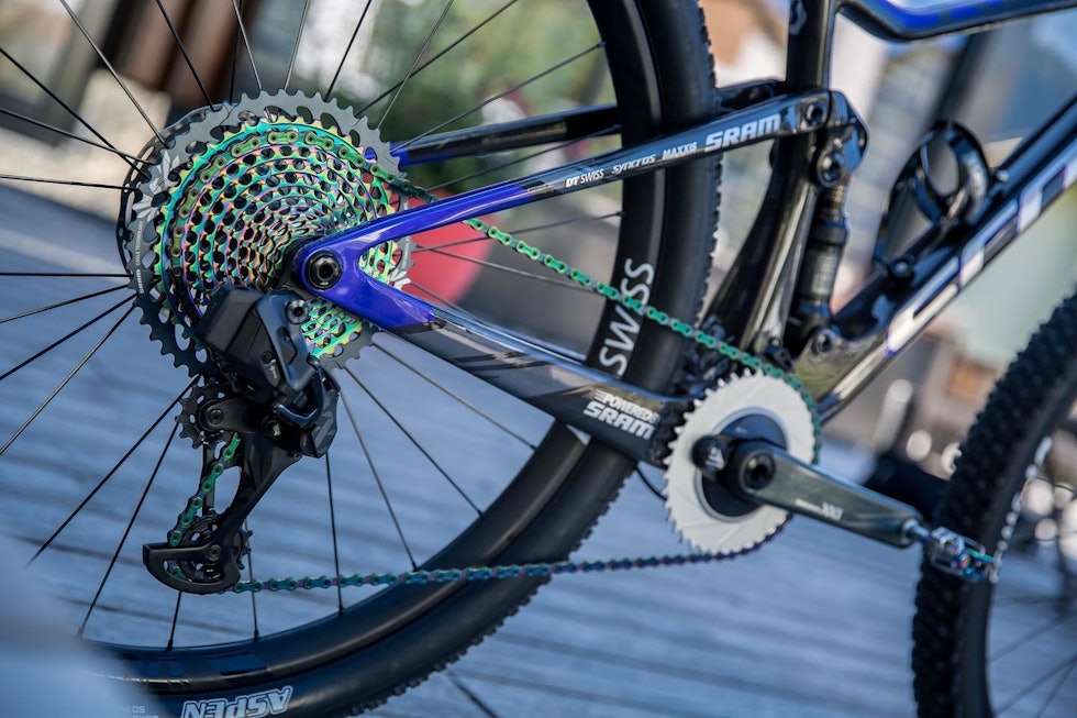 DRIVVERKET: SRAM XX1 Eagle AXS med stor kassett og spesiallaget krankdrev. Scott Spark Supersonic