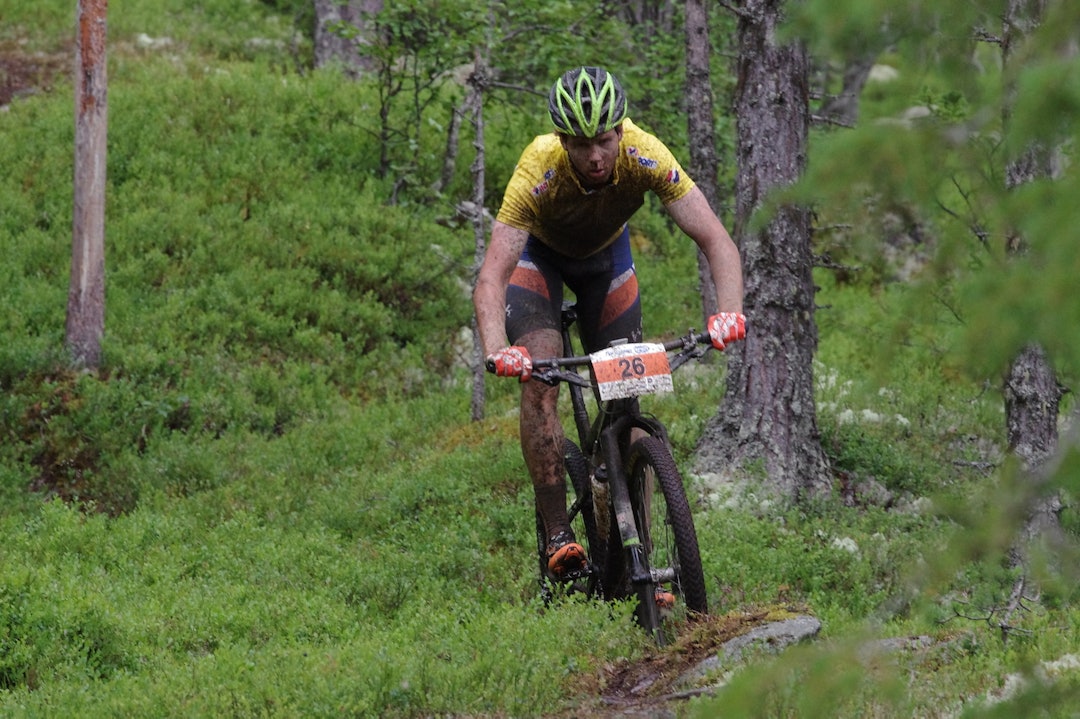 Furusjøen Rundt Rittet har i år status som UCI Mountain Bike World Series. Her er sammenlagtvinner i Norgescupen 2016, Eskil Evensen-Lie, på vei mot mål i fjor. Foto: Iver Røssum. Eskil Evensen-Lie FR-ritt 2016 Iver Røssum 1400x933