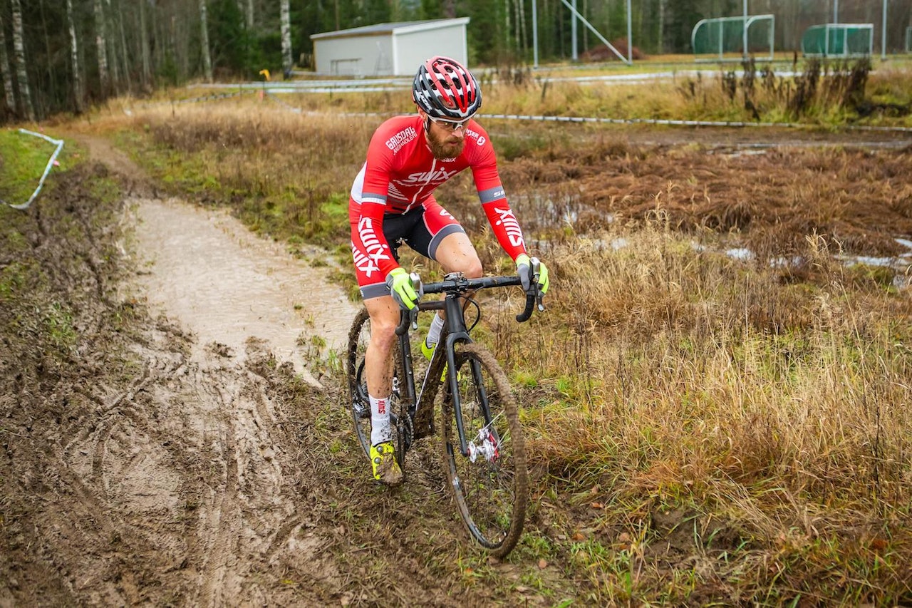 I SITT ESS: Morten Vaeng trives bedre jo mer gjørme det blir, og vant Dikemark Kross med solid margin. Foto: Pål Westgaard I SITT ESS: Morten Vaeng trives bedre jo mer gjørme det blir, og vant Dikemark Kross med solid margin. Foto: Pål Westgaard