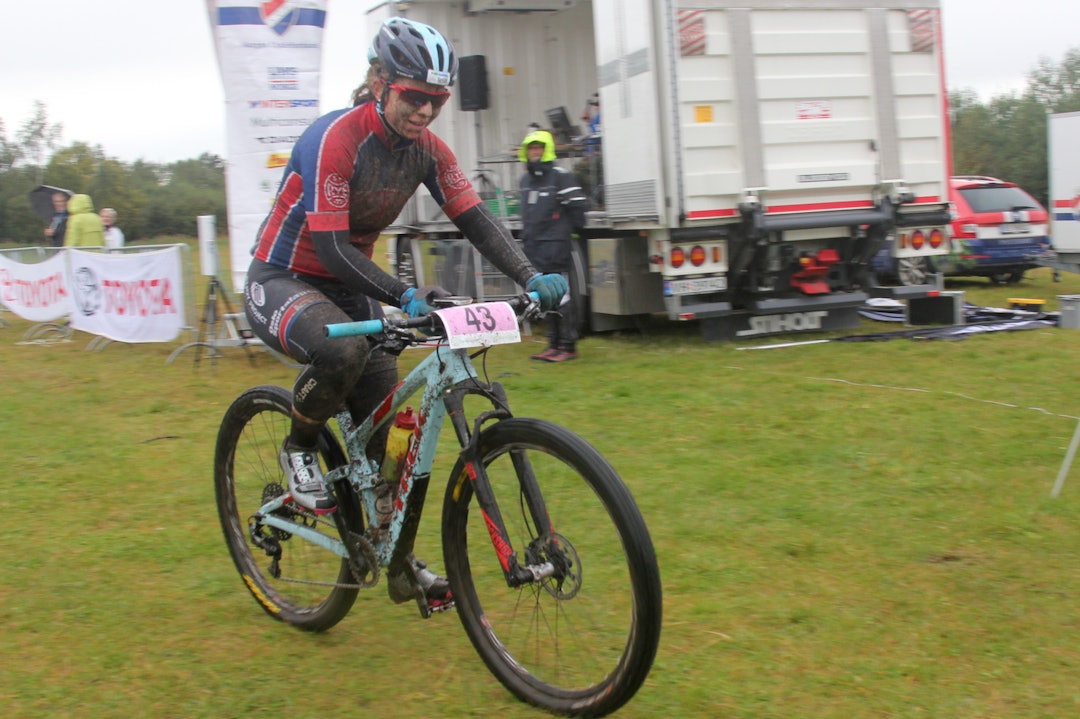 Elisabeth Sveum kan i teorien ta sammenlagtseieren i Norgescupen om hun vinner begge rittene denne helga. Her fra finalen i Norgescup maraton 3. september. Foto: Ingeborg Scheve Elisabeth Sveum NC maraton 2016 - Scheve 1400x933
