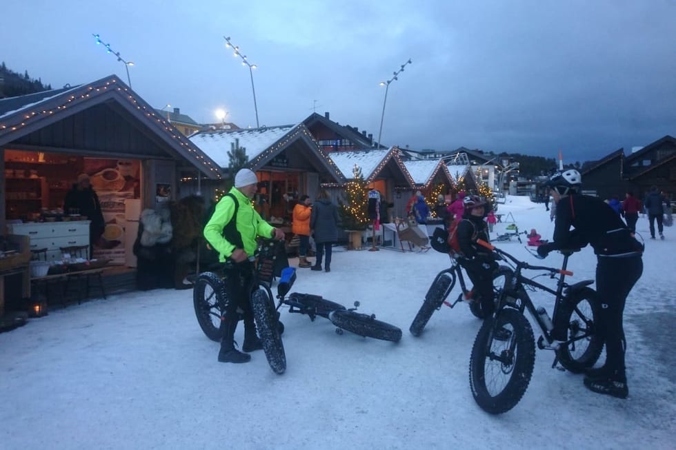 I fjor avsluttet fellesturen på Global Fatbike Day Geilo med julemarkedet i sentrum. Foto: Nina Gässler Global Fatbike Day 2019
