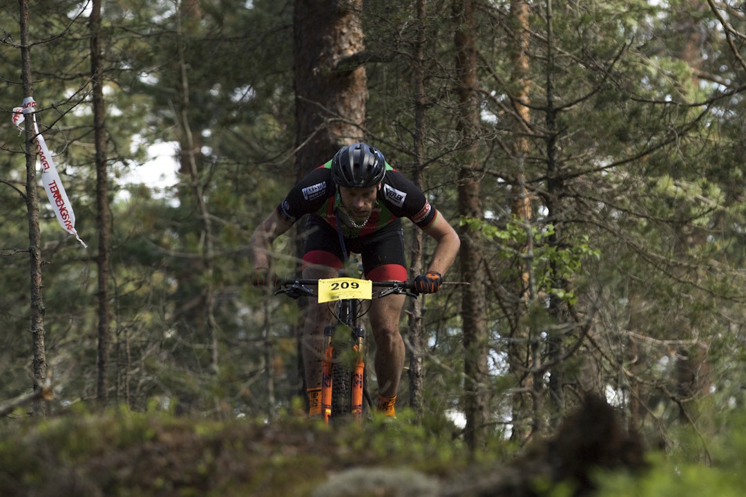 Fredrik Lysaker over stokk og stein. Foto: Per-Eivind Syvertsen Fredrik_Lysakerrud_M40-44