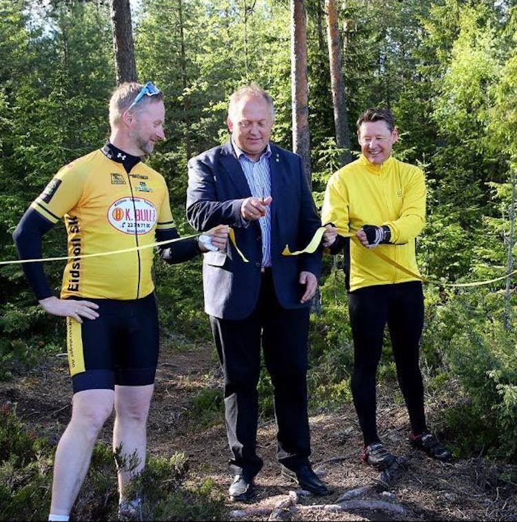 Ordfører i Eidsvoll klippet snoren for anlegget torsdag kveld. Foto: Espen Sandvold Snorklipping - Foto Espen Sandvold 750x