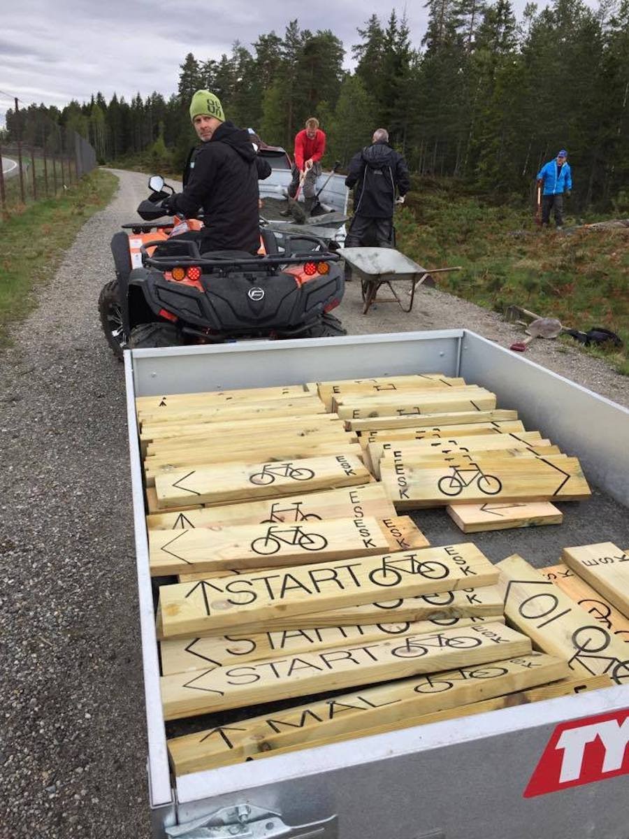 Det er kjørt ut mange skilt. Foto: Espen Sandvold Skilting - Foto Espen Sandvold 900x1200