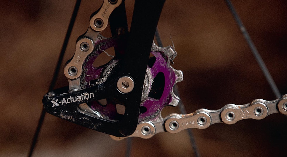 ALT I DETALJENE: Flere små detaljer på sykkelen er i lilla, som Kristian sier «fordi 90-tallet»