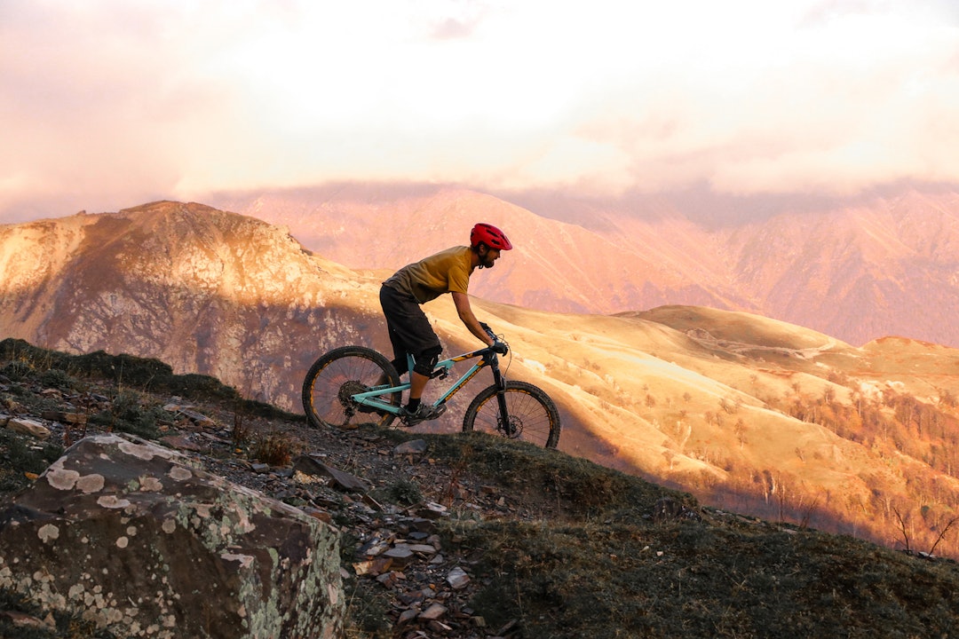 Fra 2020 blir stisykling i Georgia en del av turtilbudet til Urørt ski-og sykkeleeventyr med base i Alvdal. Urørt utvider tilbudet