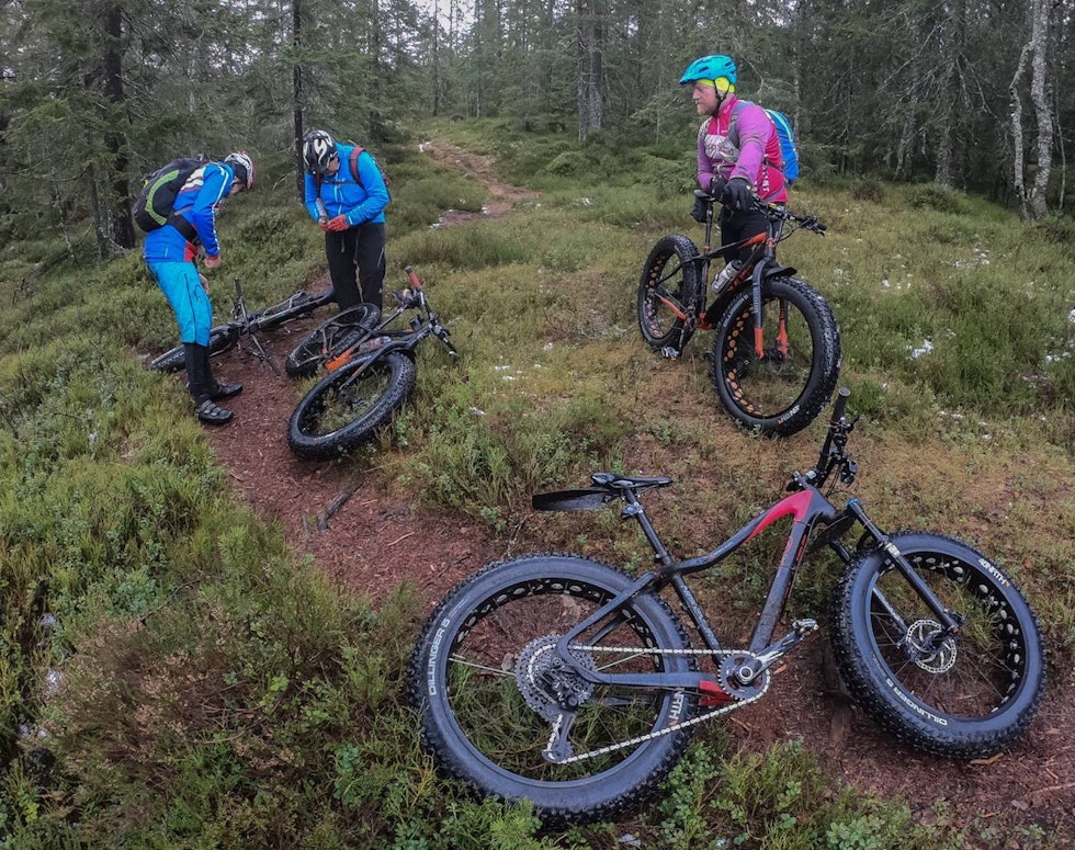 Etter at bosset til en av gutta røk etter stoppen på Tverken, ble det bråstopp på turen. Foto: Magnus Lindaas Etter at bosset til en av gutta røk etter stoppen på Tverken, ble det bråstopp på turen. Foto: Magnus Lindaas