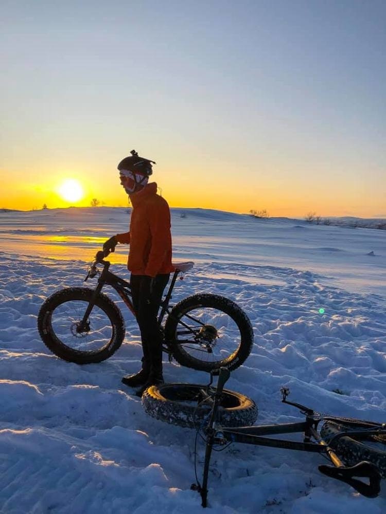 Ballo i 20 blå. Foto:Eva Bjørkslett Flotte forhold for fatbike i Alta