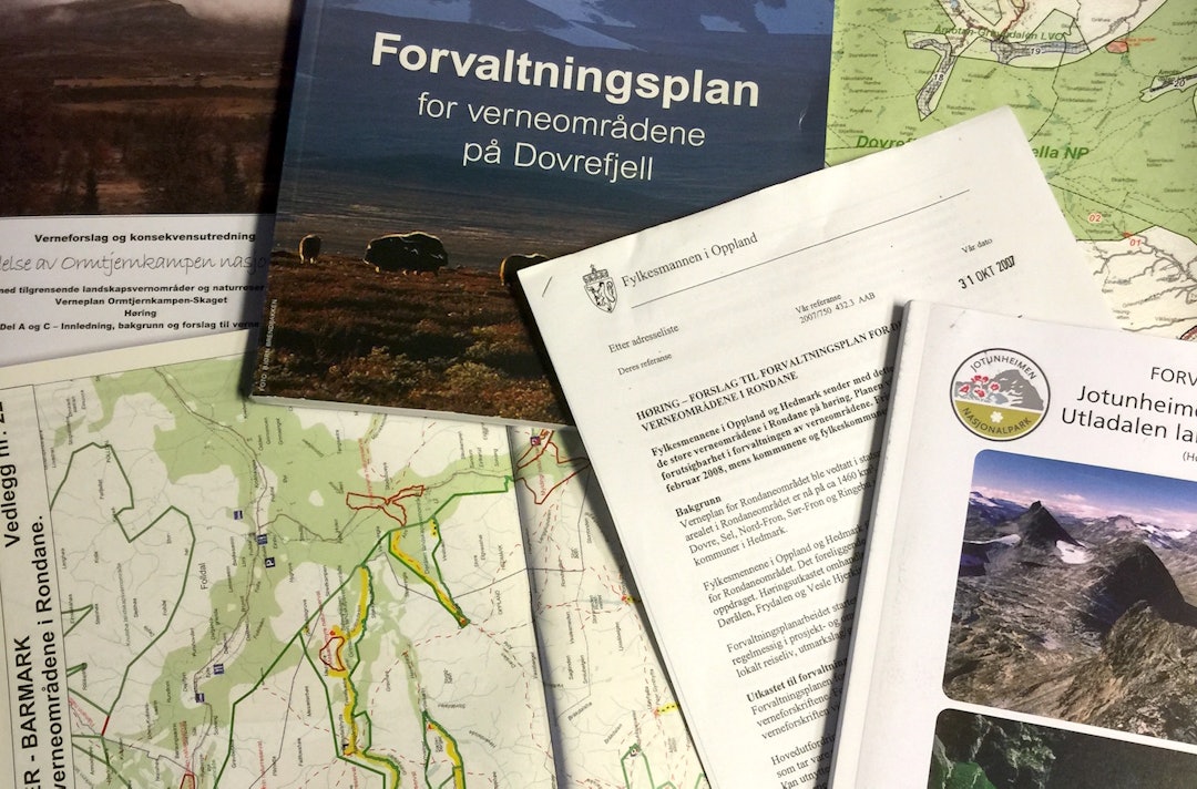 Det ligger mye papirarbeid bak hvert eneste høringsuttalelse fra NOTS. Det står i fare om medlemsgrunnlaget forsvinner. Foto: NOTS Papirarbeid NOTS - Foto NOTS 1400x924