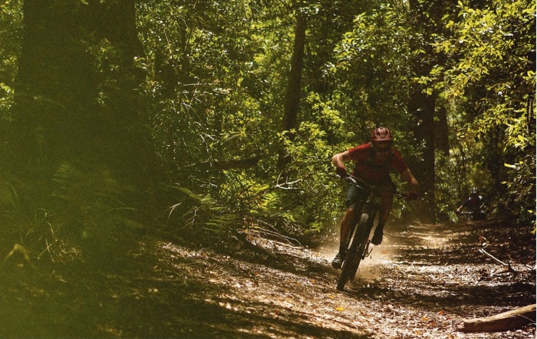 Enkelte i NOTS har uttrykt bekymring for at enkelte omgår reglene for hva som er lovlig elsykkel, og at de som bruker ulovlige elsykler skader terrengsyklingens renomme. Foto: Terrengsykkel Elsykling i terrenget
