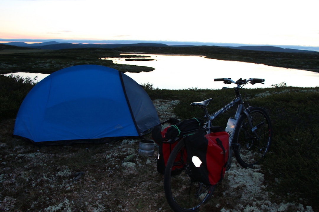 Øyvind Wold presenterer både kortere og lengre turer, inkludert overnattingsturer, i sin siste bok «35 sykkelturer i verdens beste skiterreng - Hafjell – Øyerfjellet – Nordseter – Sjusjøen». Foto: Øyvind Wold «35 sykkelturer i verdens beste skiterreng - Hafjell – Øyerfjellet – Nordseter – Sjusjøen»