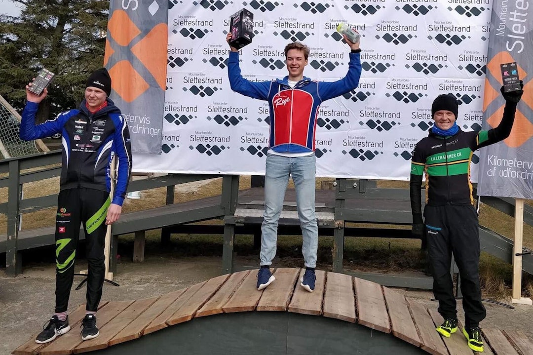 Jens Bergmann vant Påskeløbet i Slettestrand foran Audun Øverbye Hanssen (til høyre) og Mats Tubaas Glende. Foto: Lena Øverbye Jens Bergmann vant Påskeløbet 2018 - Mats Tubaas Glende tv - Audun Øverbye Hanssen - Foto Lena Øverbye 1400x933