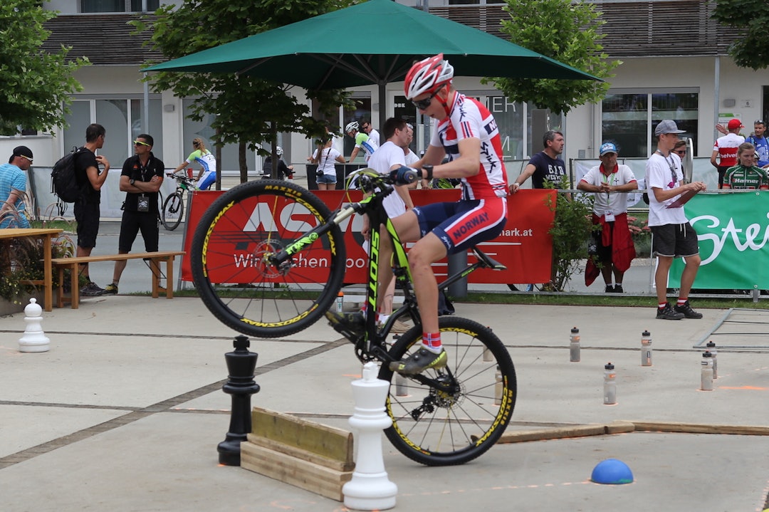 Jonas Vika briljerer i hinderløypa på første ritt i jaktstarten. Foto: Privat Jonas vika skills - Privat 1400x933