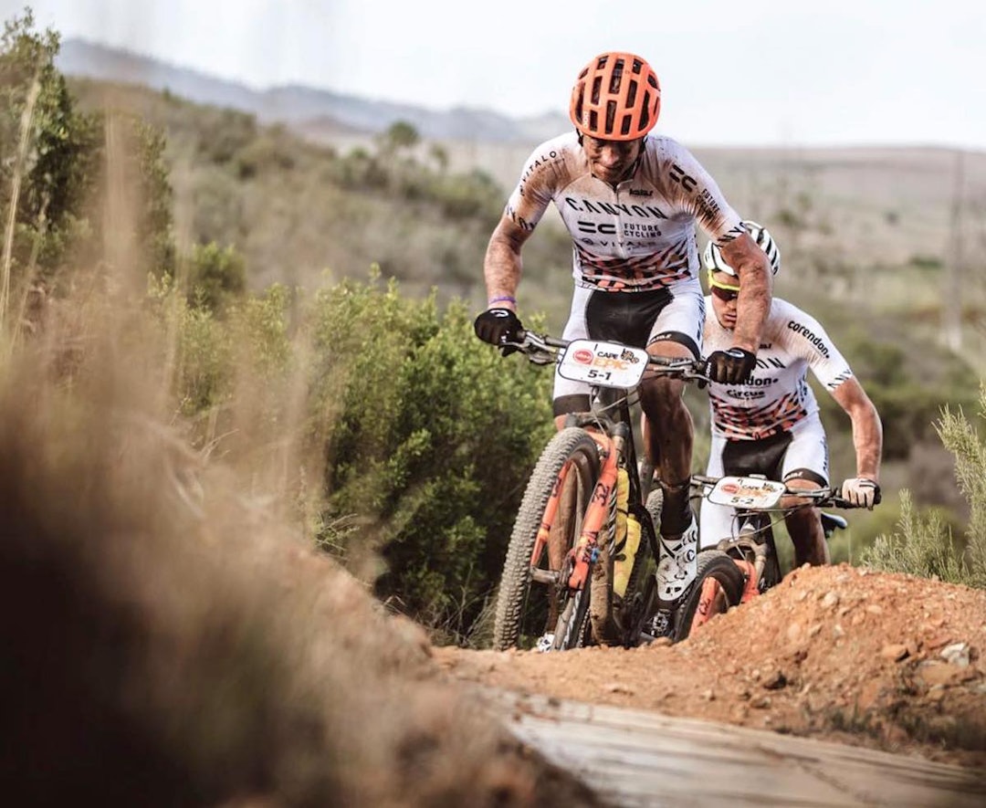 Kristian Hynek og Petter Fagerhaug endte på åttendeplass på Cape Epics tredje etappe. Foto: Ewald Sadie/Cape Epic Kristian Hynek og Petter Fagerhaug endte på åttendeplass på Cape Epics tredje etappe. Foto: Ewald Sadie/Cape Epic