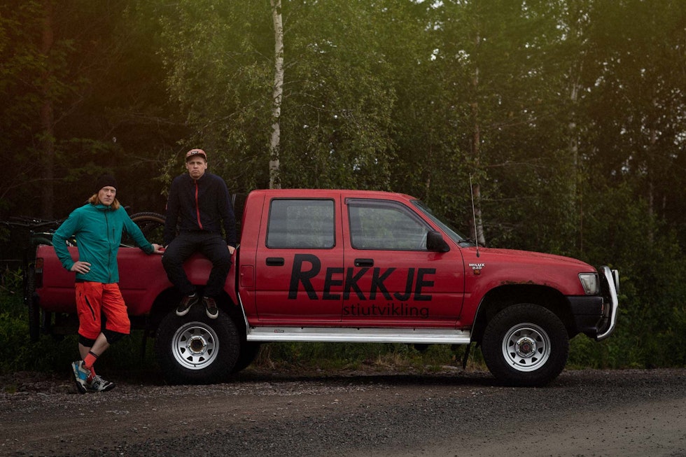 FIRMABIL: Roald Eidsheim og kollega Trygg Lindkjølen ankom Trysil med stil, i egen firmabil. Foto: Kristoffer H. Kippernes FIRMABIL: Roald Eidsheim og kollega Trygg Lindkjølen ankom Trysil med stil, i egen firmabil. Foto: Kristoffer H. Kippernes