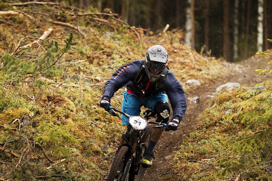 SYKLER SELV: Bård Sturla Stokke i 80/20-styret får syklet noen ritt selv også. Her under NesbyEnduro. Foto: Kristoffer H. Kippernes _KHK4183