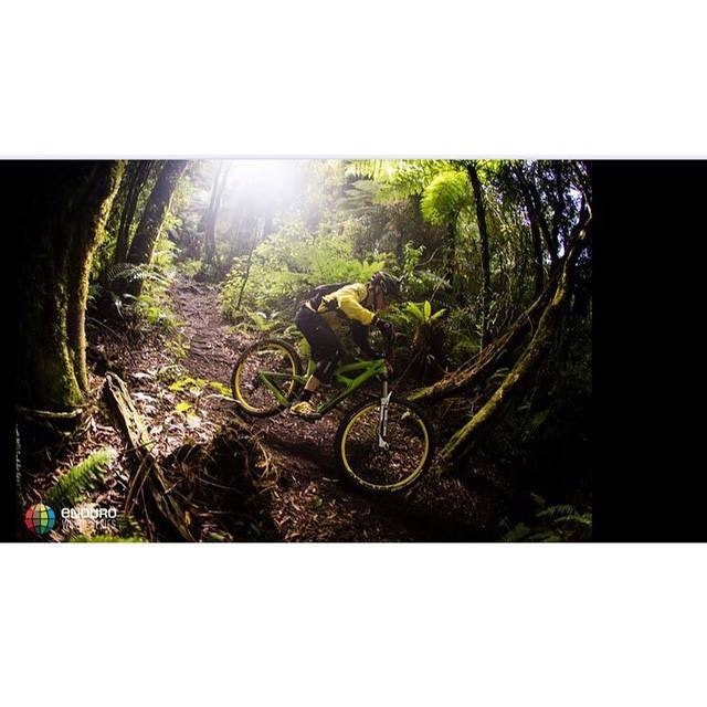 RÅ: Anne Caroline Chausson har det fortsatt. I Rotoroa slo hun Tracey Moseley med over 14 sekunder. RÅ: Anne Caroline Chausson har det fortsatt. I Rotoroa slo hun Tracey Moseley med over 14 sekunder.