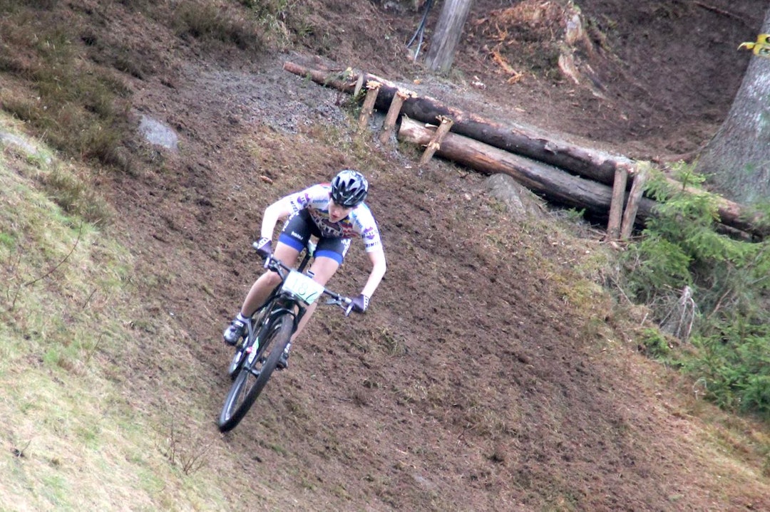 Tuva Siggerud etter et hopp i løypa. Foto: Lena Øverbye Tuva Siggerud Nordisk mesterskap vårgårda 2017 - Lena Øverbye 1400x933