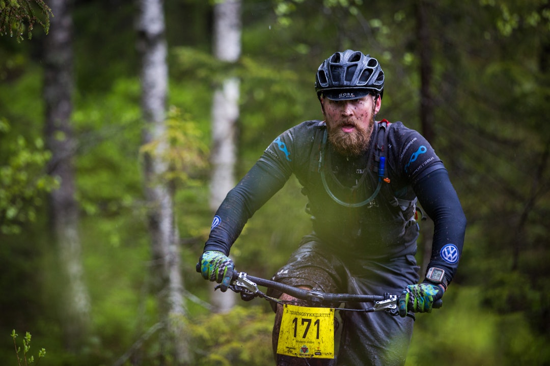 TERRENGSYKKELRITTET: Anders Holm var én av mange som fikk det tungt i historiens tøffeste Terrengsykkelritt. (foto: Snorre Veggan) TSR2015-6455a