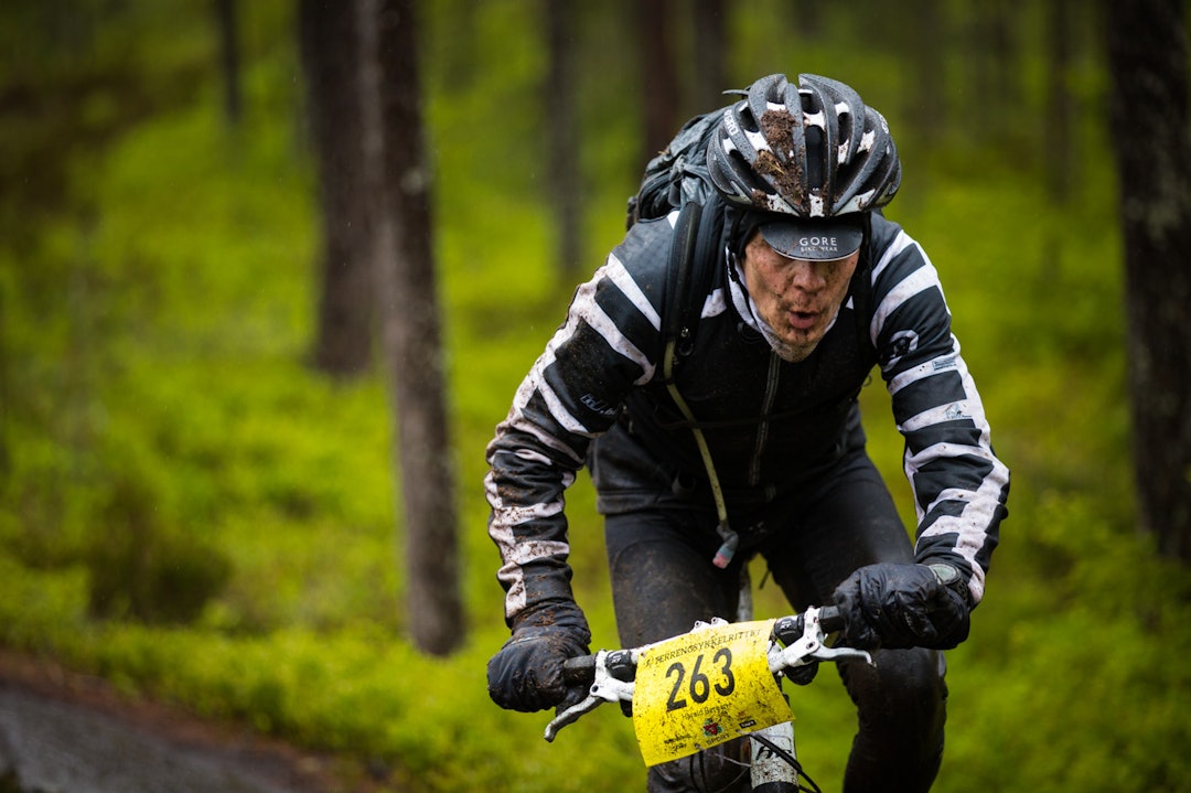 TØFT: Det gjorde også Harald Bergan, som her sliter på stiene oppe på Skullerudåsen. (foto: Snorre Veggan) TSR2015-6752a