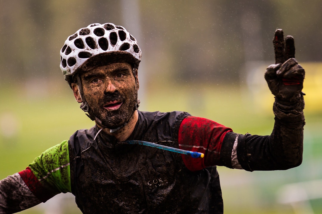 FORNØYD: Om det var resultatet eller rett og slett at han var i mål som gjorde Joar Markhus fornøyd er usikkert. Men gjørmete var han. (foto: Snorre Veggan) TSR2015-7406a