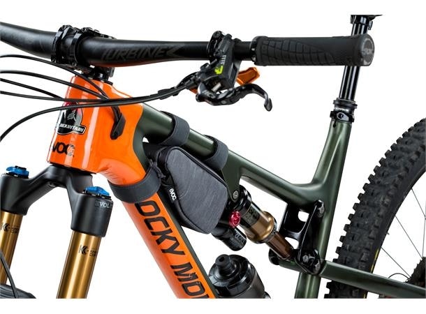RAMMEVESKE 2: Evoc sin rammeveske får plass fremst i ramma. Evoc Frame bag